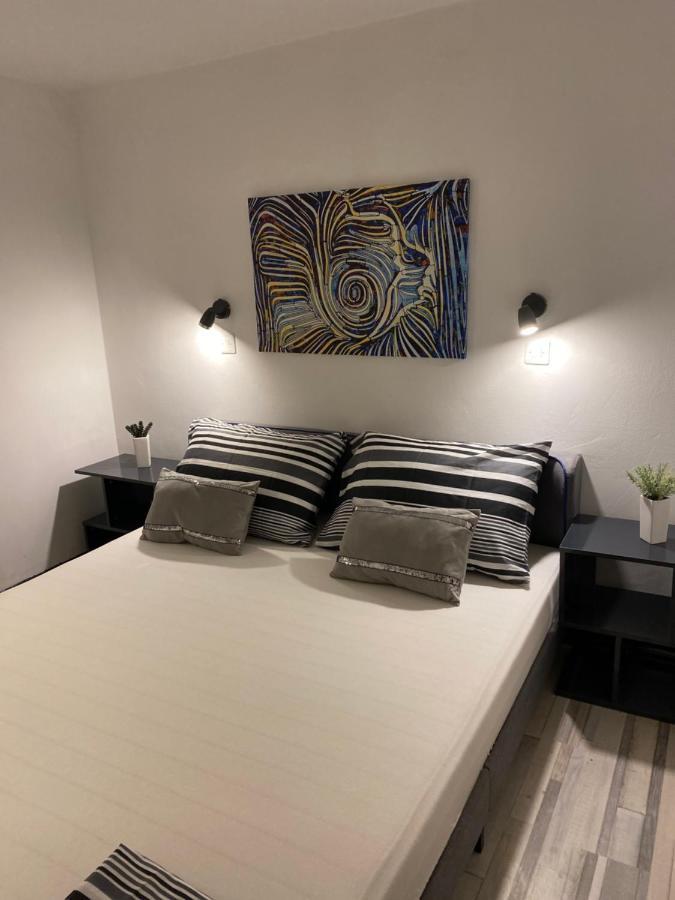 Apartments Stara Baška Eksteriør bilde